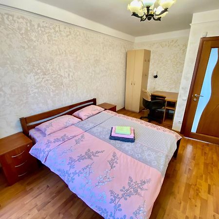 Квартира На Воскресенці, Поруч Метро Лівобережна, Інститут Серця, Мвц Kijev Kültér fotó